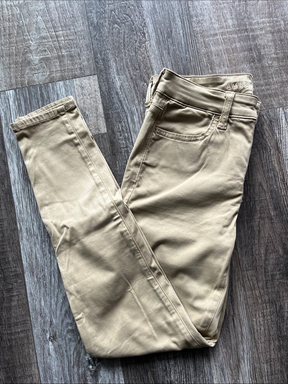AMERICAN EAGLE | Soft Beige High Rise Jegging
